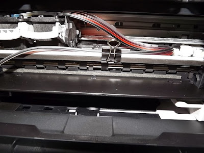 cartucho funcionando dentro de la impresora con sistema de tinta
