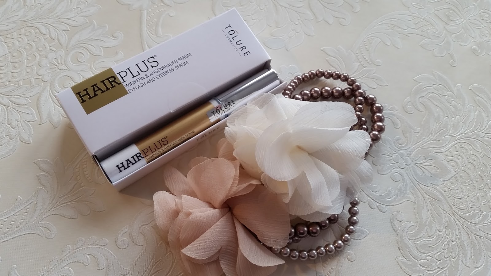 pralinenshooting : Tolure Cosmetics Hairplus Wimpern- und Agenbrauenserum