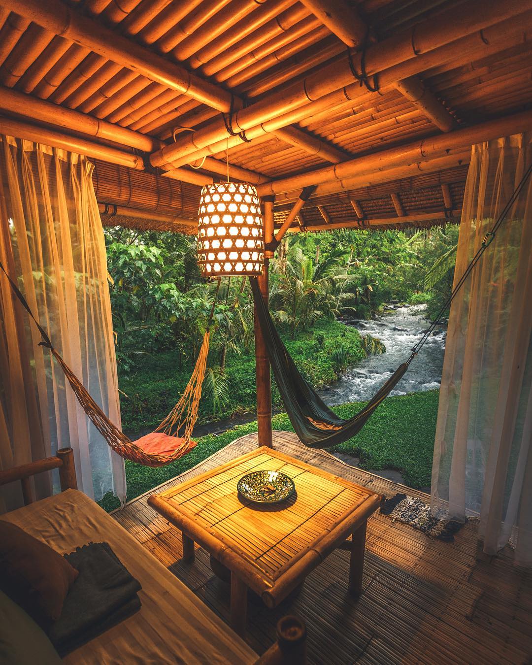 Место для медитации. Комната для медитации. Домик для медитации. Дом в тайском стиле.