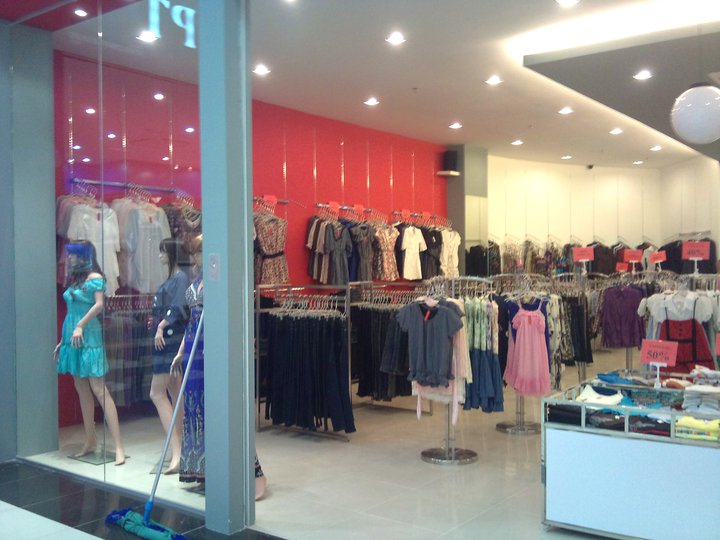 Dwell Design Studio Eastwear Boutique Giant, Klang