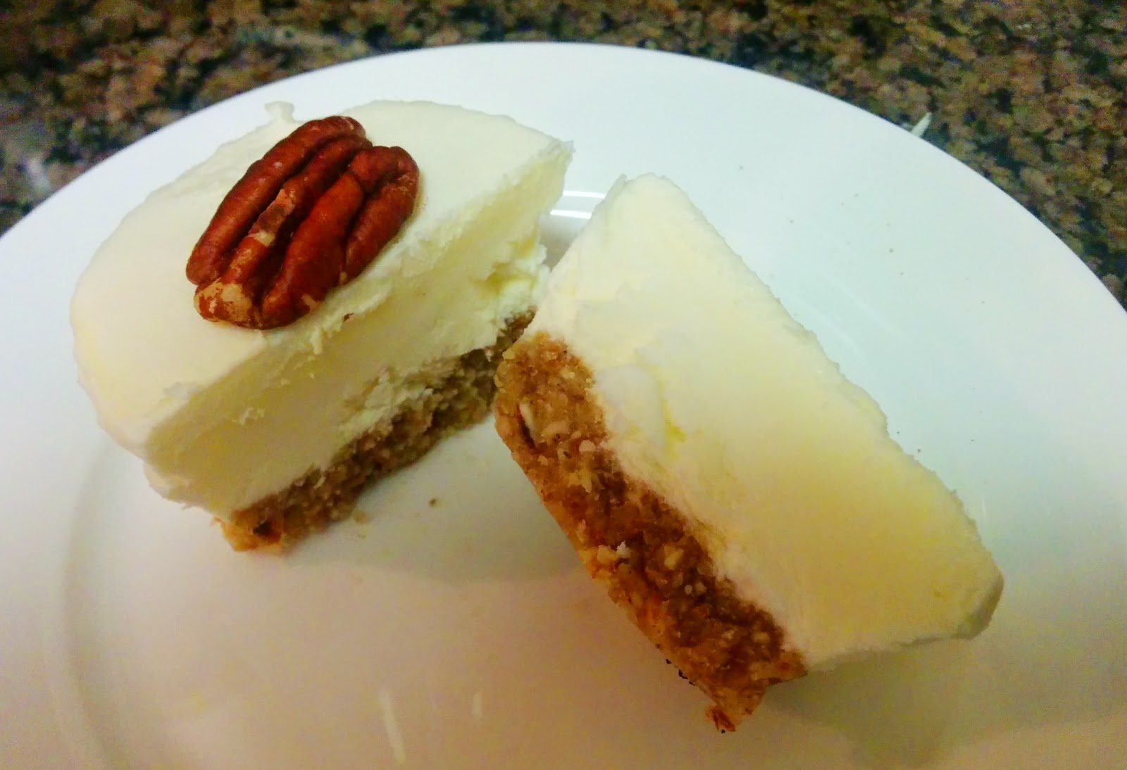 Goth Gourmande: Recipe: No bake low carb cheesecake bites
