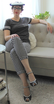 Retro 1950s Black & White Gingham Check Pedal Pushers Capris (pictures in Gail Carriger's office)