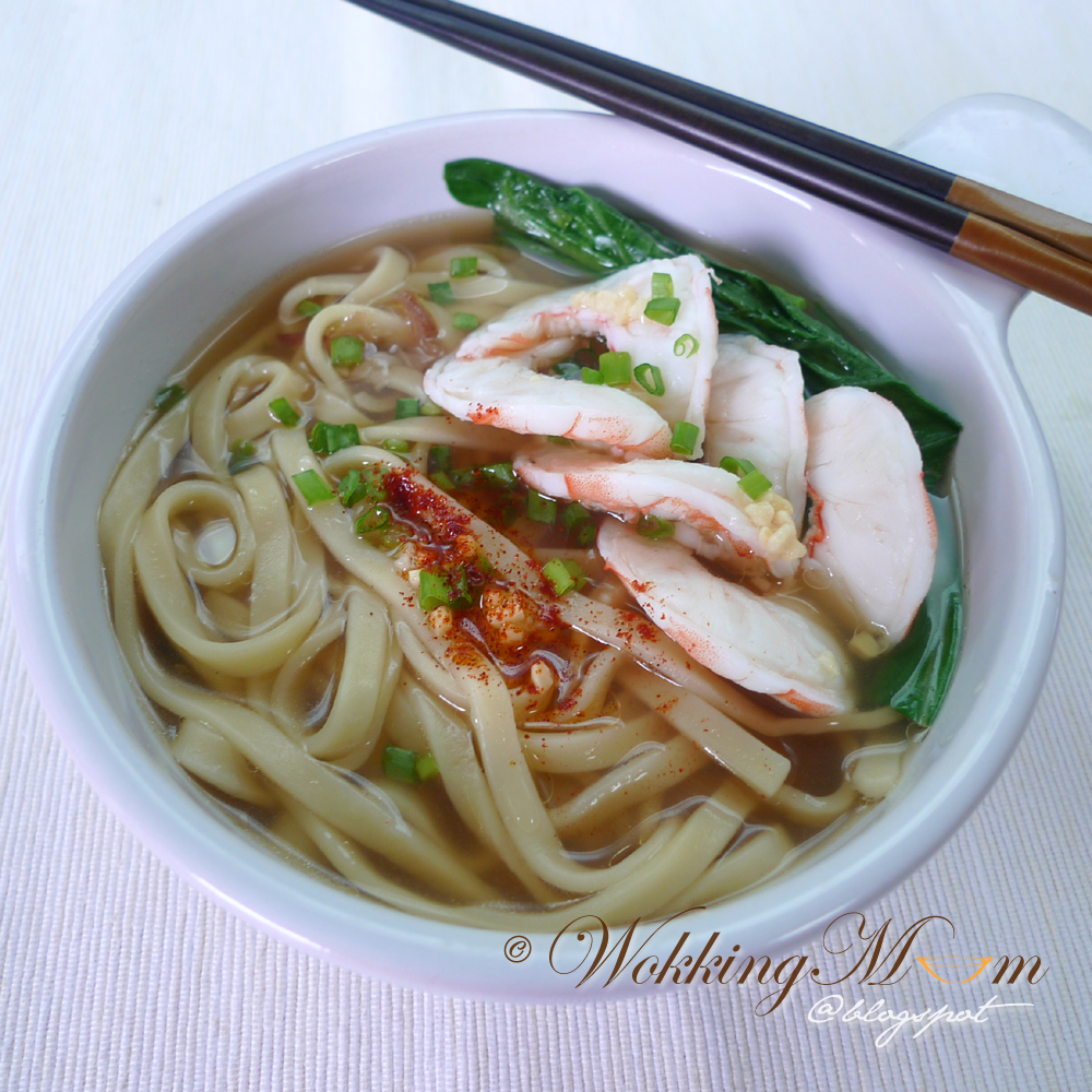 Let's get Wokking! Yellow Noodle Soup with Prawn 鲜虾面汤 Singapore Food