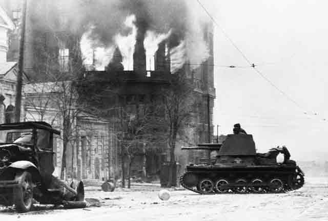 A German tank destroyer in Rostov, 22 November 1941 worldwartwo.filminspector.com