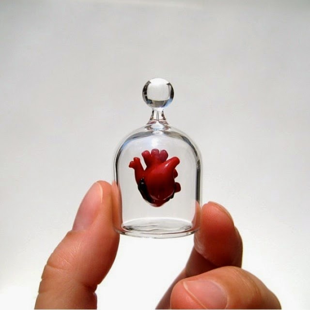 17-Little-Glass-Heart-Kiva-Ford-Scientific-Glassblowing-with-Miniatures-www-designstack-co