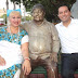 Mauricio Vila devela estatua de Héctor Herrera “Cholo” en el Remate