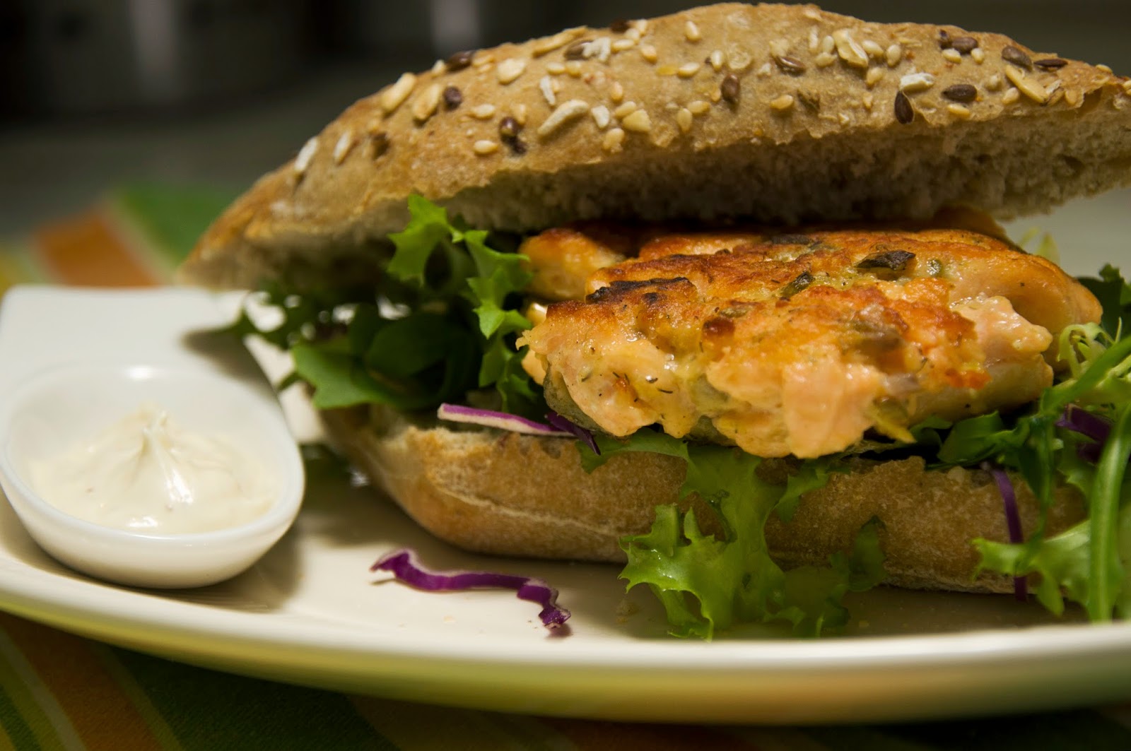 HAMBURGUESAS DE SALMÓN / HAMBURGUER DE SALMÃO