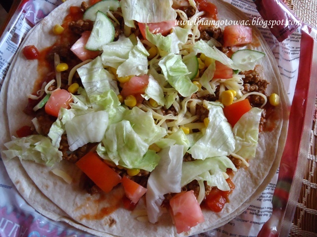 Taco z mięsem mielonym i warzywami w tortilli
