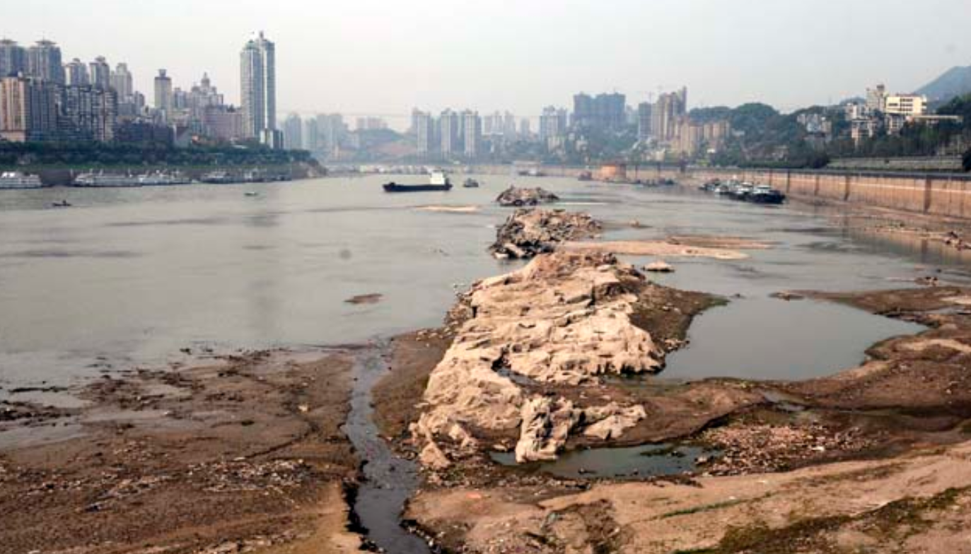 Бассейн океана хуанхэ. Пересохшая река Янцзы. Янцзы обмелела. Река Янцзы Китай.