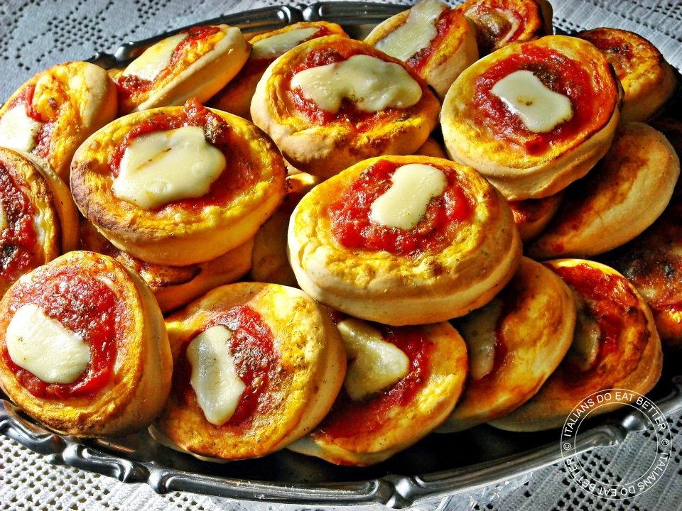 PIZZETTE MARGHERITA CON PASTA DA ROSTICCERIA ITALIANS DO EAT BETTER