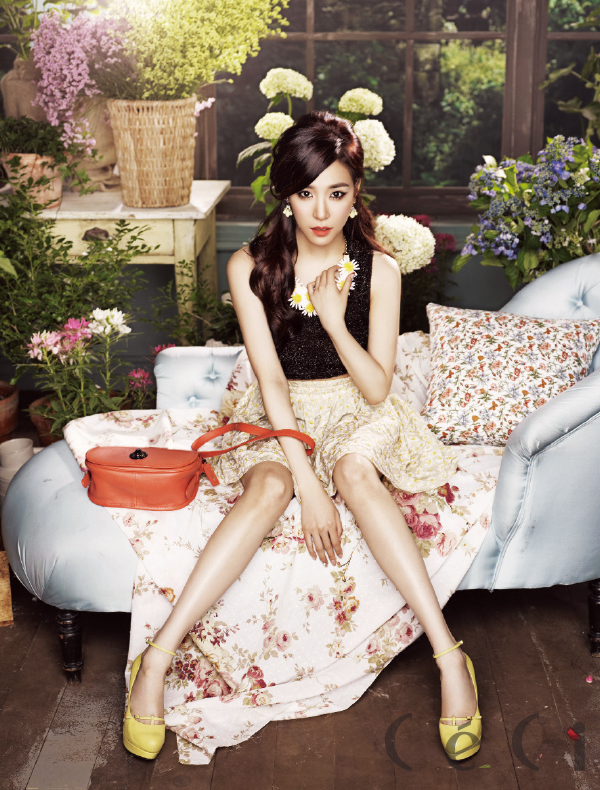 twenty2 blog: Girls' Generation's Tiffany on the Cover of CeCi August ...