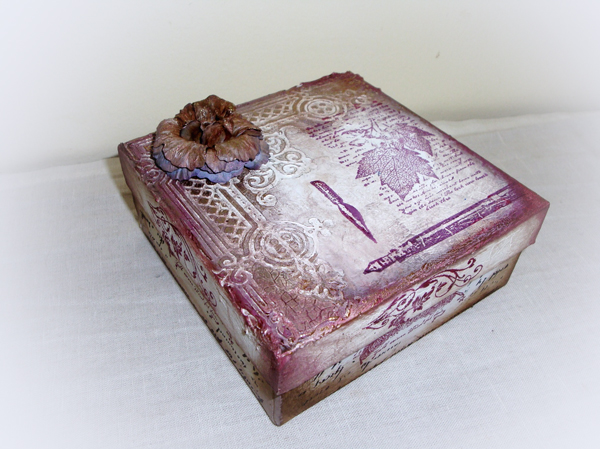 Astrid's Artistic Efforts: A box to treasure...