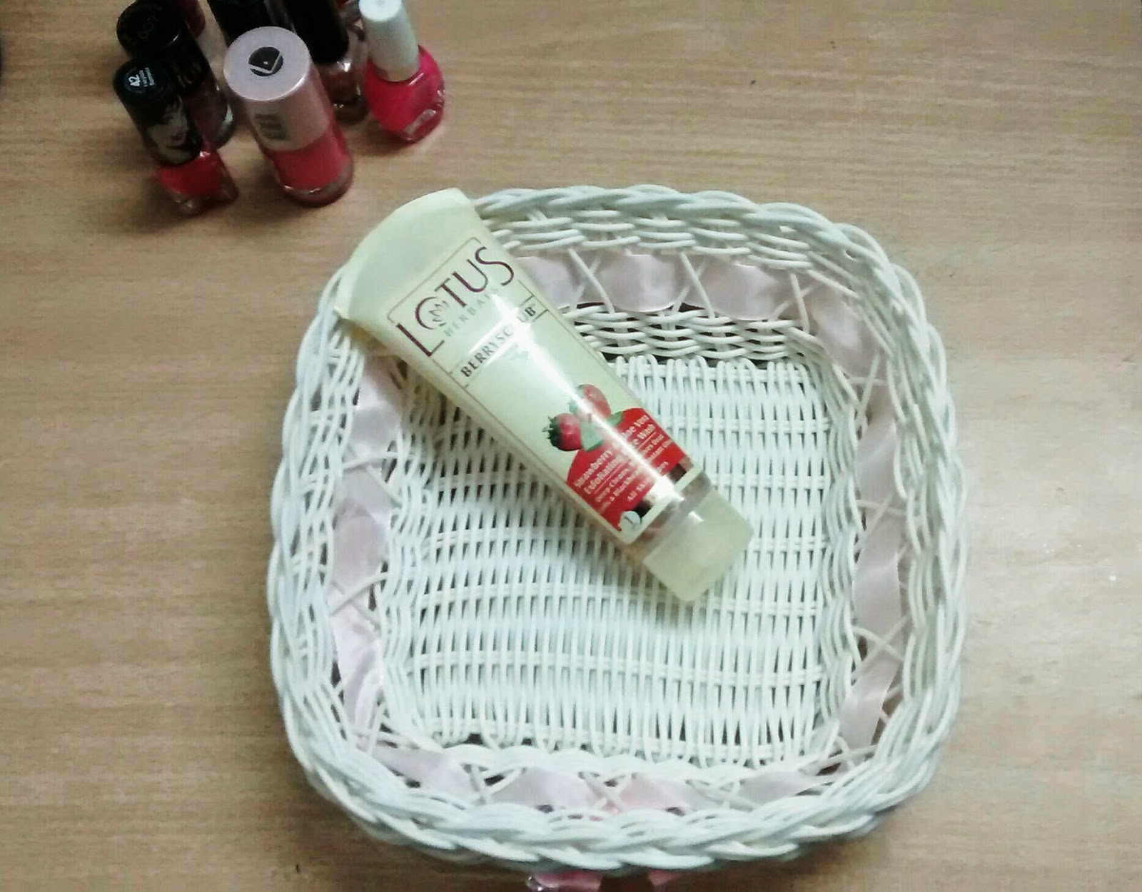 My Tryst with Makeup Lotus Herbals Berryscrub Strawberry and Aloe Vera