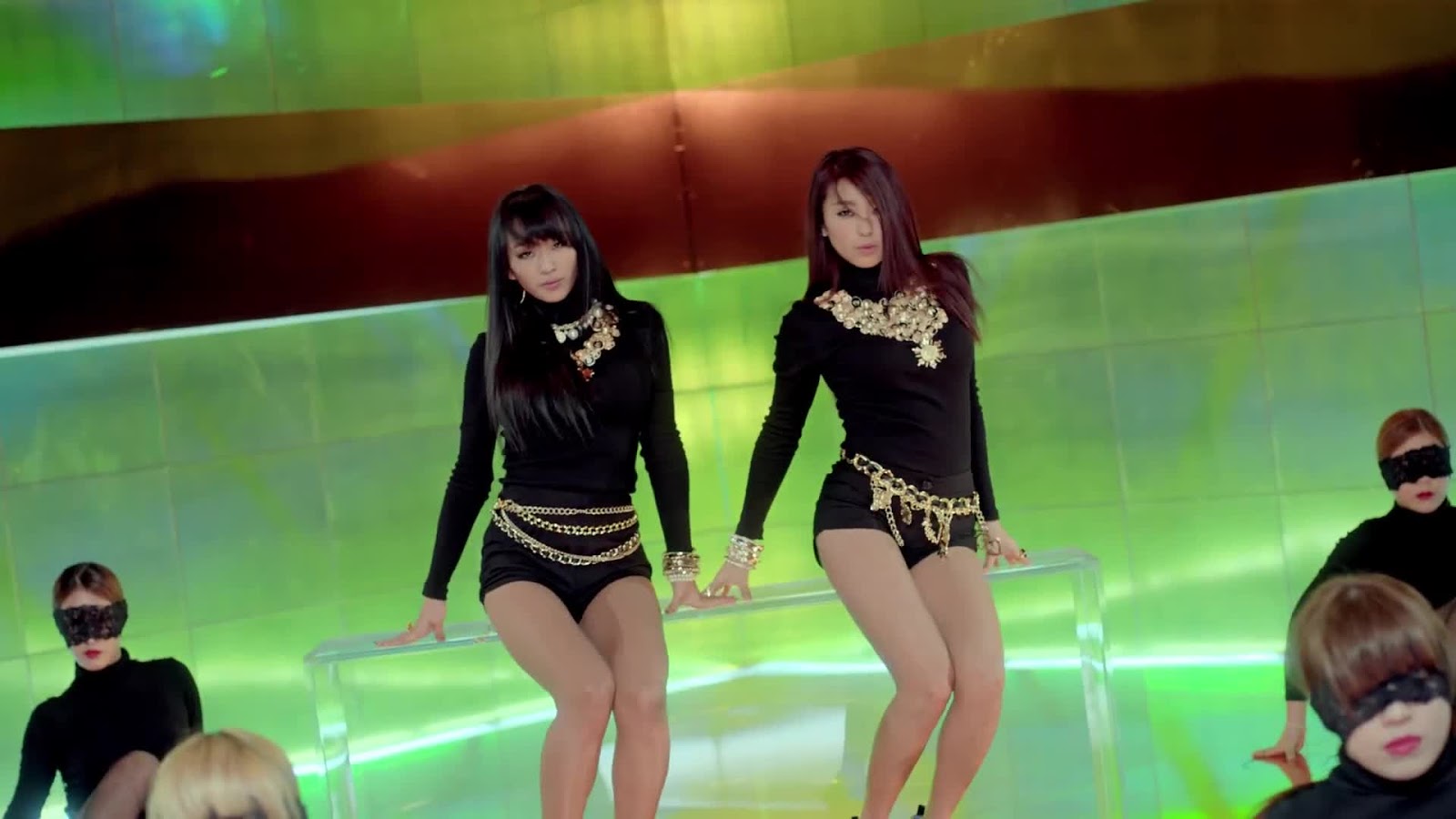 Девушки гоу гоу в клубе. Gogo english for kids. Sistar19. Гоу гоу в клетке. Дракончик гого.