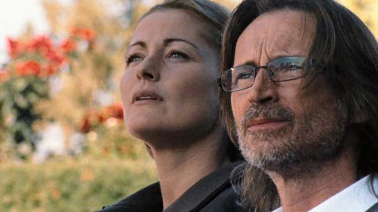 Robert Carlyle as Dr. Rush and his wife Gloria in SGU's "Human: