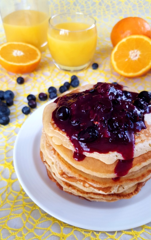 Kulinarikus: Orangen-Kokos-Pancakes (ohne Ei) mit Blaubeer-Orangensauce