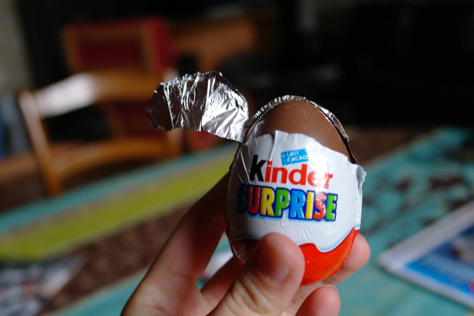 Katrina, la Voyageuse How to Open a Kinder Surprise Egg