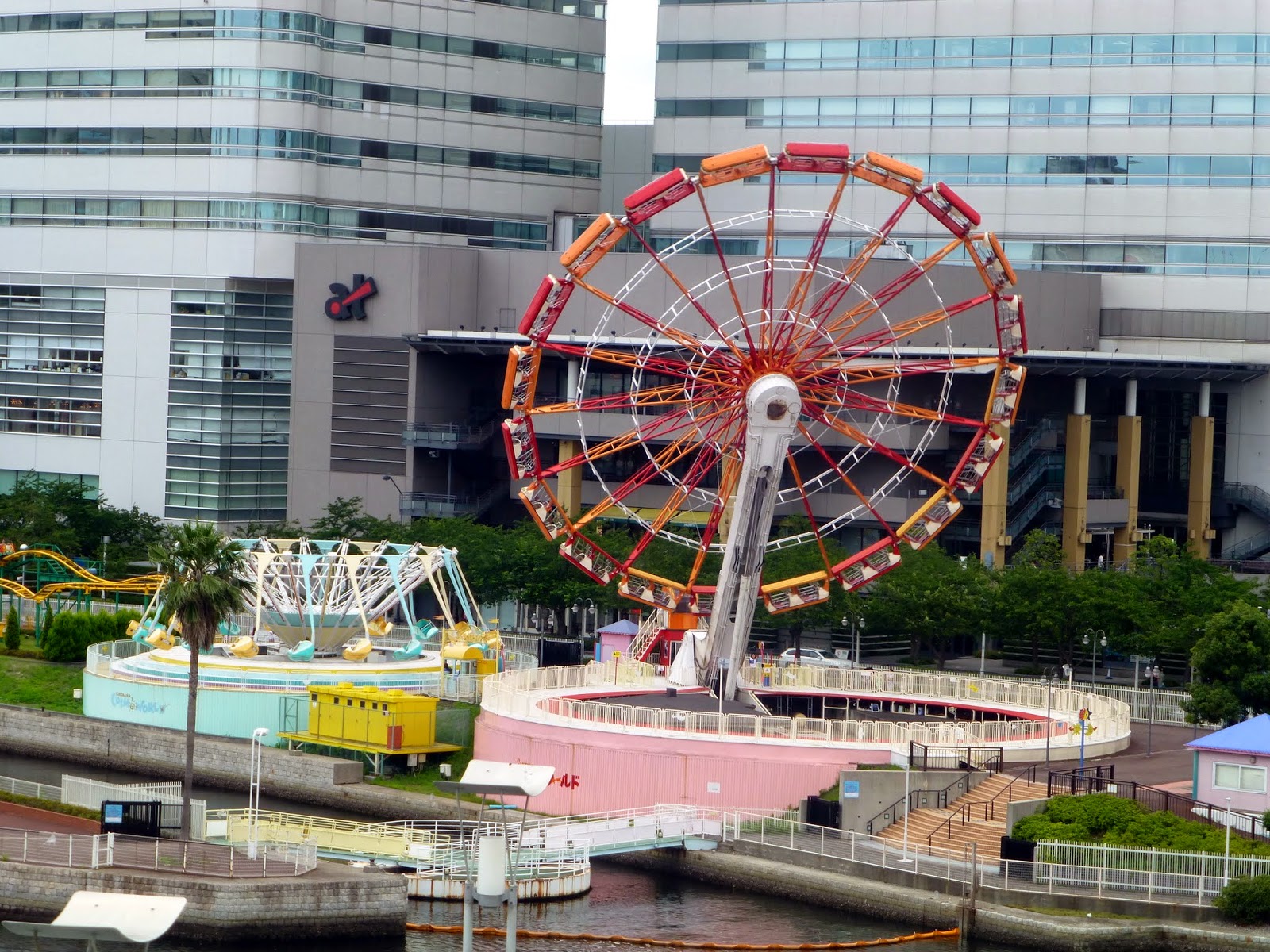 Chaos and Kanji: Yokohama Cosmo World from the Ferris Wheel