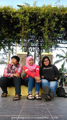 weekend bersama teman piknik asik