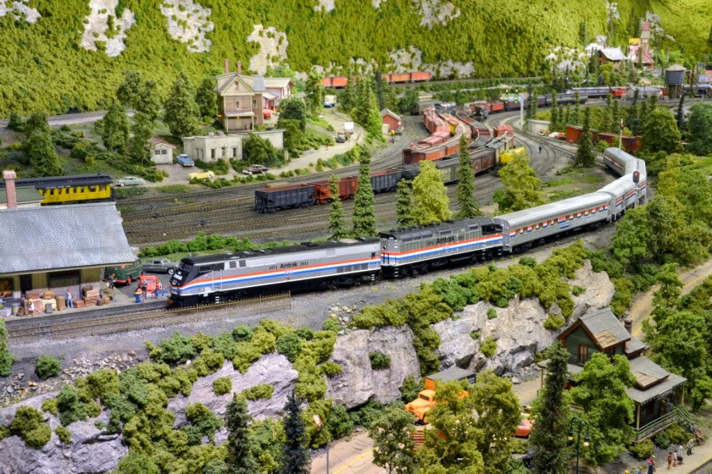 HO Scale Model Train Stations
