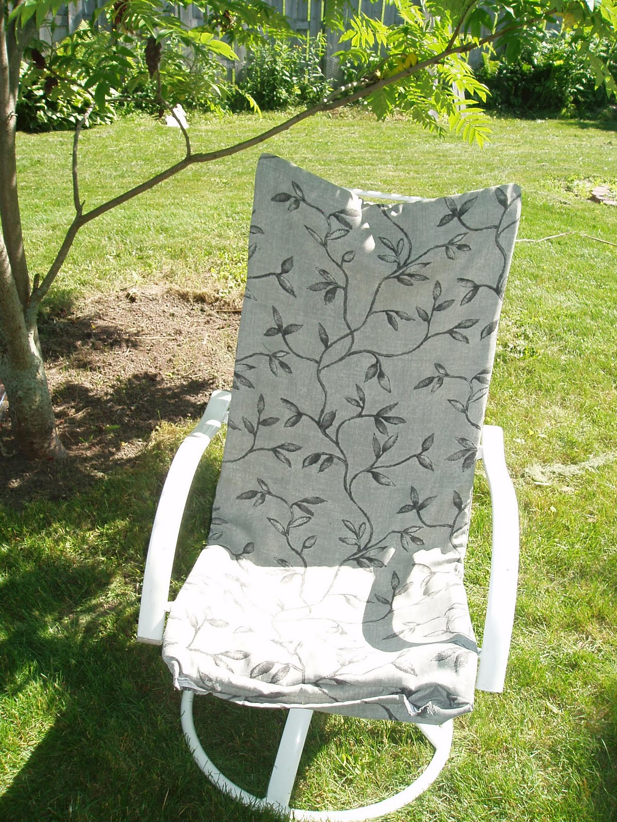 Sew What's Happening?: Recovering lawn chairs (Part 2)