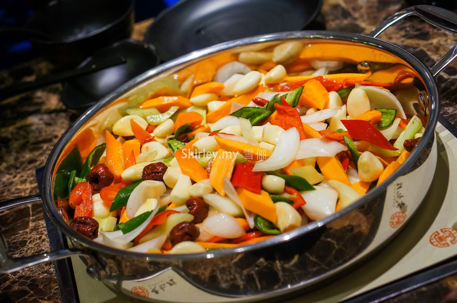 Delicious Assorted Seafood Pot with Classic Sauce at Simmer Huang, Pavilion Elite, KL Shirley.my