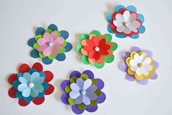 Blüten aus Papier basteln: Ausmalbilder & kreative Papierkunst für Groß und Klein!