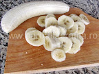 Dulceata de capsuni cu menta preparare reteta - bananele decojite si taiate rondele