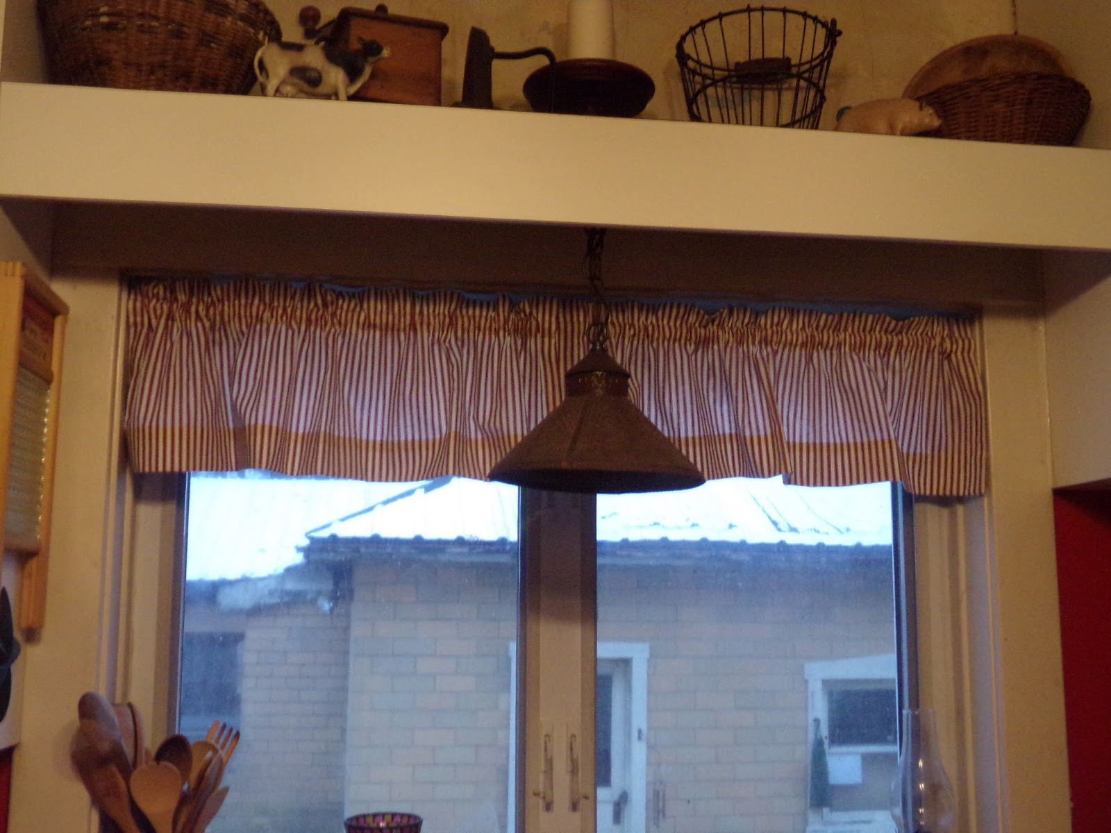The Country Blossom: New Curtains in the Kitchen