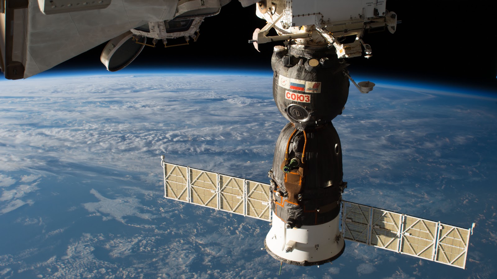 [Obrázek: Soyuz%2BMS-09%2BSpacecraft%2B-%2BExp56%2...8%2529.jpg]