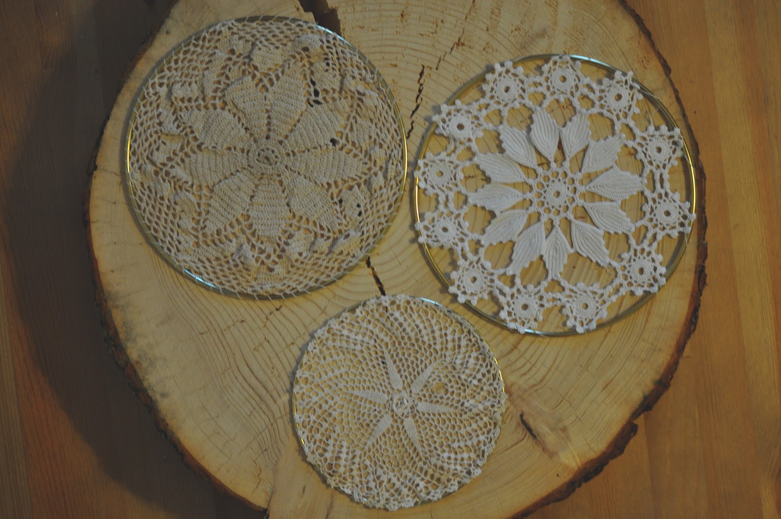 Pie N' the Sky diy // doily display