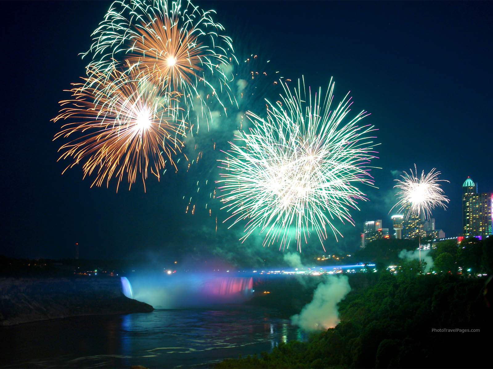 Travel & Truffles...: Happy 4th of July! I'm going to Canada!