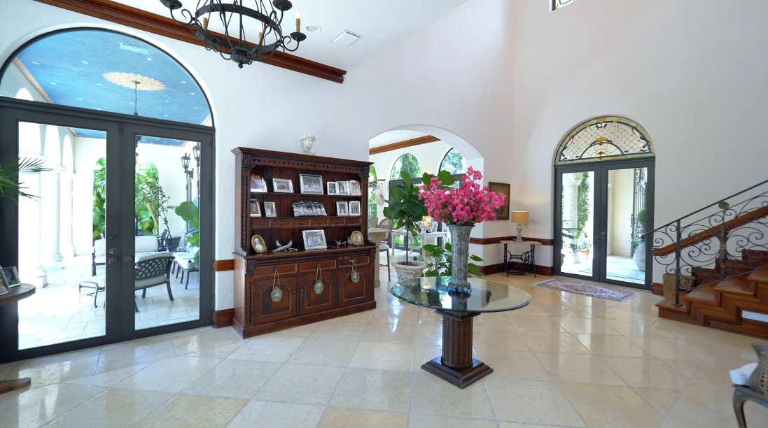 35 Interior Design Photos vs. 10401 SW 64 Ave, Pinecrest, FL Luxury Home Tour