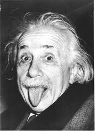 Albert Einstein sonriendo.