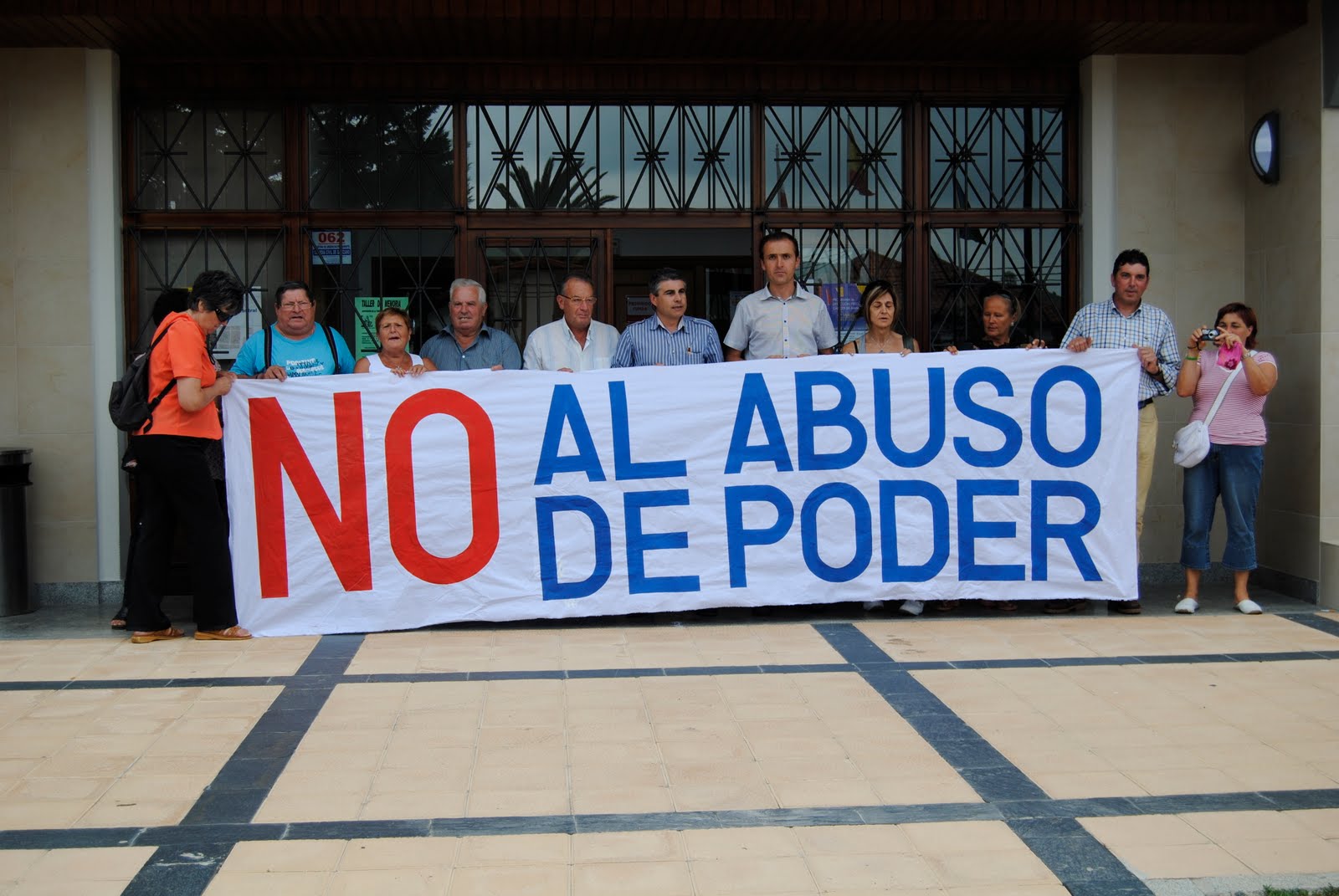 populares de bareyo: ¡¡¡ NO AL ABUSO DE PODER
