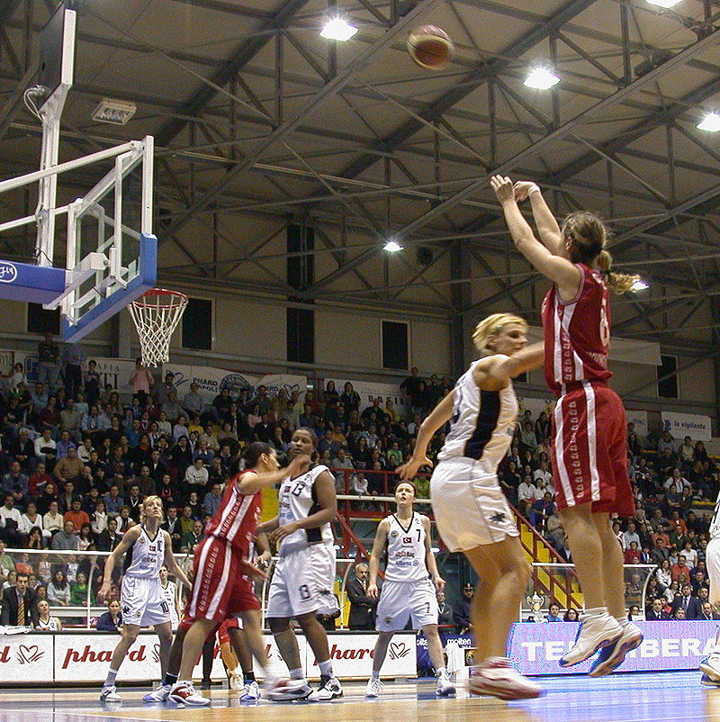 A FIBA (Federação Internacional de Basquete) recomenda que um jogo Oficial  de Basquete tenha um tempo de 