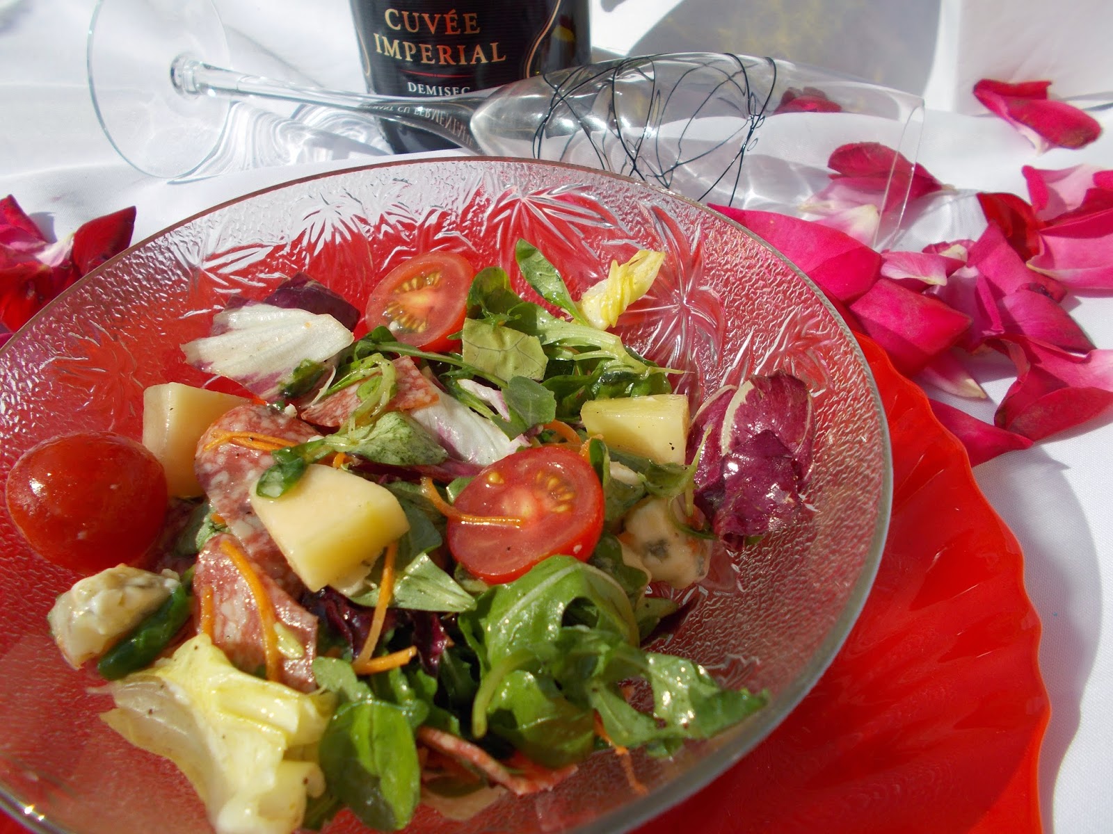 SALATA CU PEPENE GALBEN SI GORGONZOLA