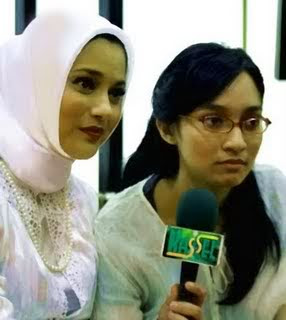 Bella Fawzi bersama Ibu Marissa Haque dan Tante Vonny di Medan, Tahun Baru 2010