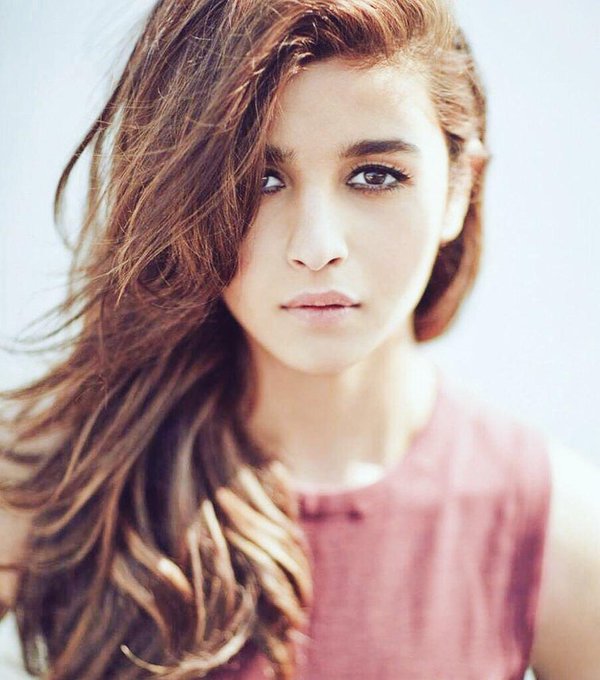 Alia Bhatt Alia Bhatt Haircut 2018 This is another piece utilized a lot by manish malhotra to style alia bhatt in the movie. alia bhatt alia bhatt haircut 2018