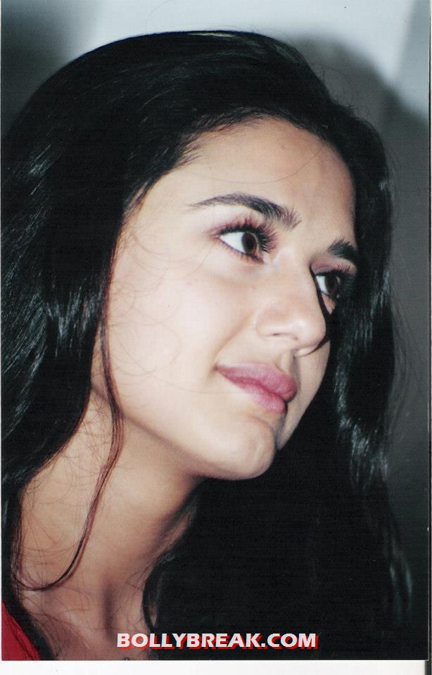 Preity close up - (2) - Preity Zinta & Saif Ali Khan from Kya Kehna 
