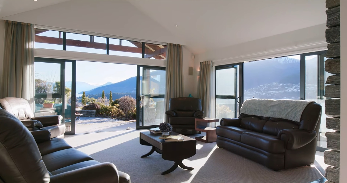 18 Interior Design Photos vs. 5 Milward Place, Kelvin Heights, Queenstown Luxury Home Tour