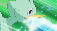 Mundo Pokémon - 580- Ducklett. Tipo: água/voador. Evolução: Swanna (nível  35). Histórico: Sendo um excelente mergulhador, Ducklett nada debaixo d'água  em busca de alimento. Quando é atacado, usa suas penas para espirrar