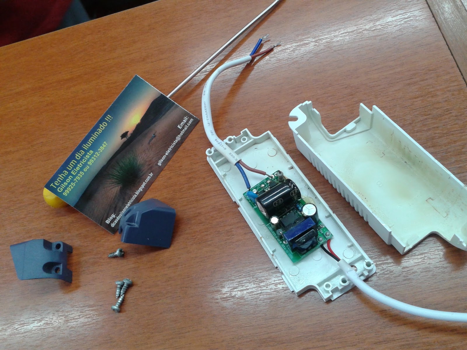 Luminária Led ao Ligar Não Acende e Fica Piscando. O quê Fazer