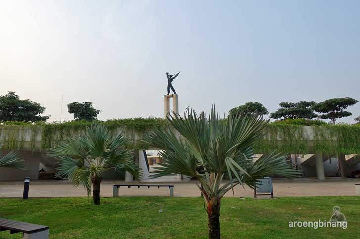 monumen pembebasan irian barat