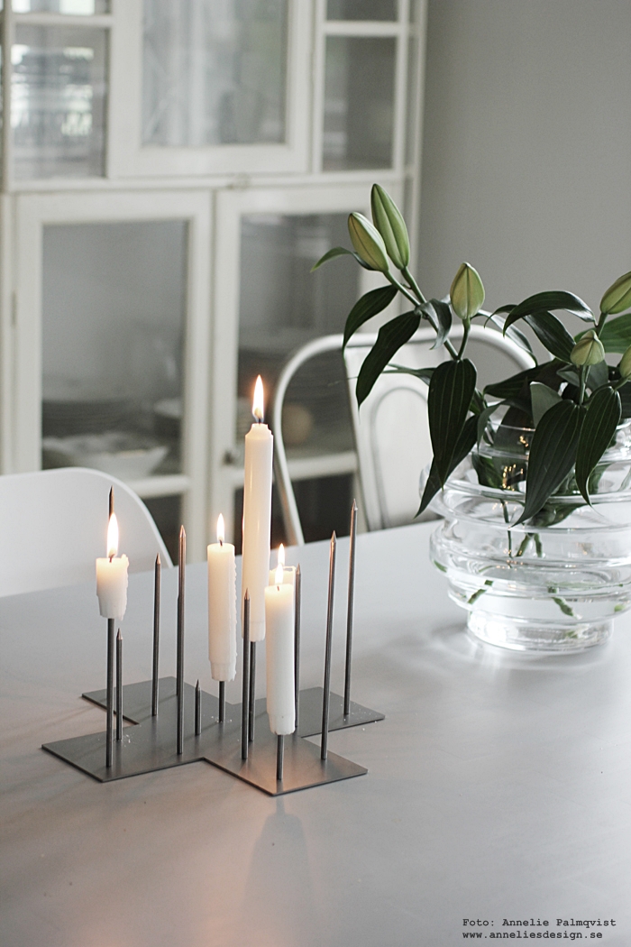 svart, vitt & rött Candle Cross, raw