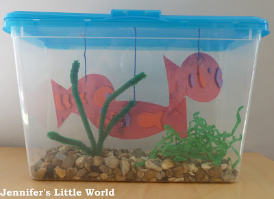 How to make a plastic box aquarium craft with children