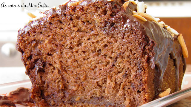 Bolo de banana e alfarroba (sem açúcar, sem lacticínios, sem farinha de trigo, sem ovos)