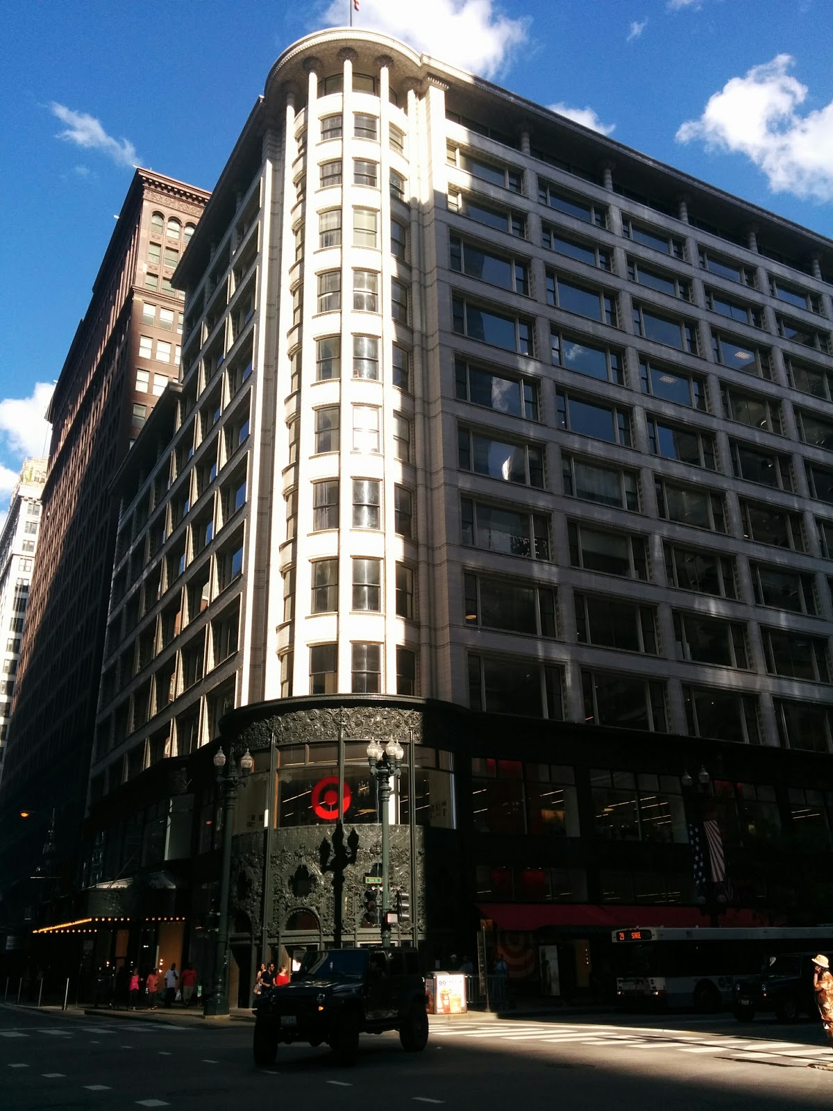 Carson Pirie Scott Building - Louis Sullivan