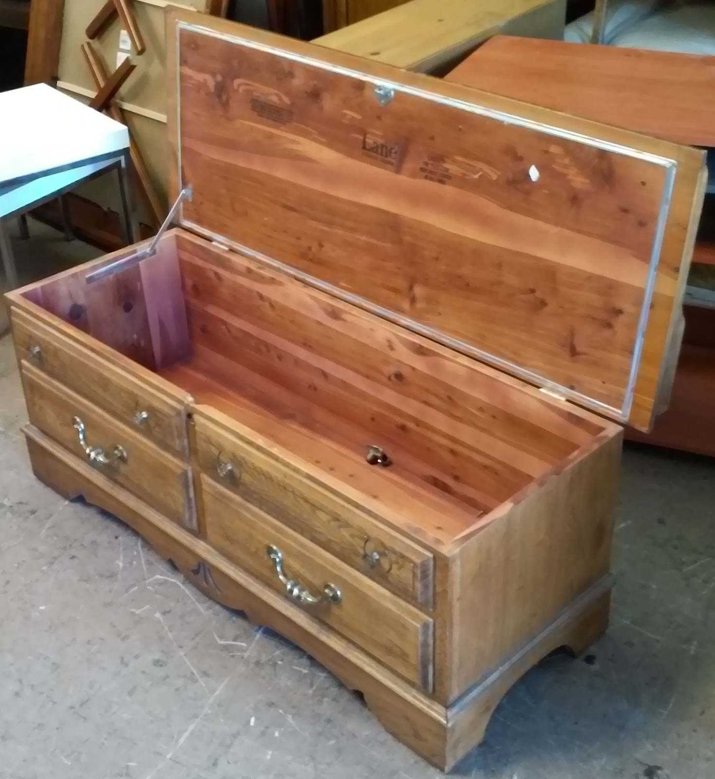 UHURU FURNITURE & COLLECTIBLES SOLD Lane Cedar Chest with Bench Cover