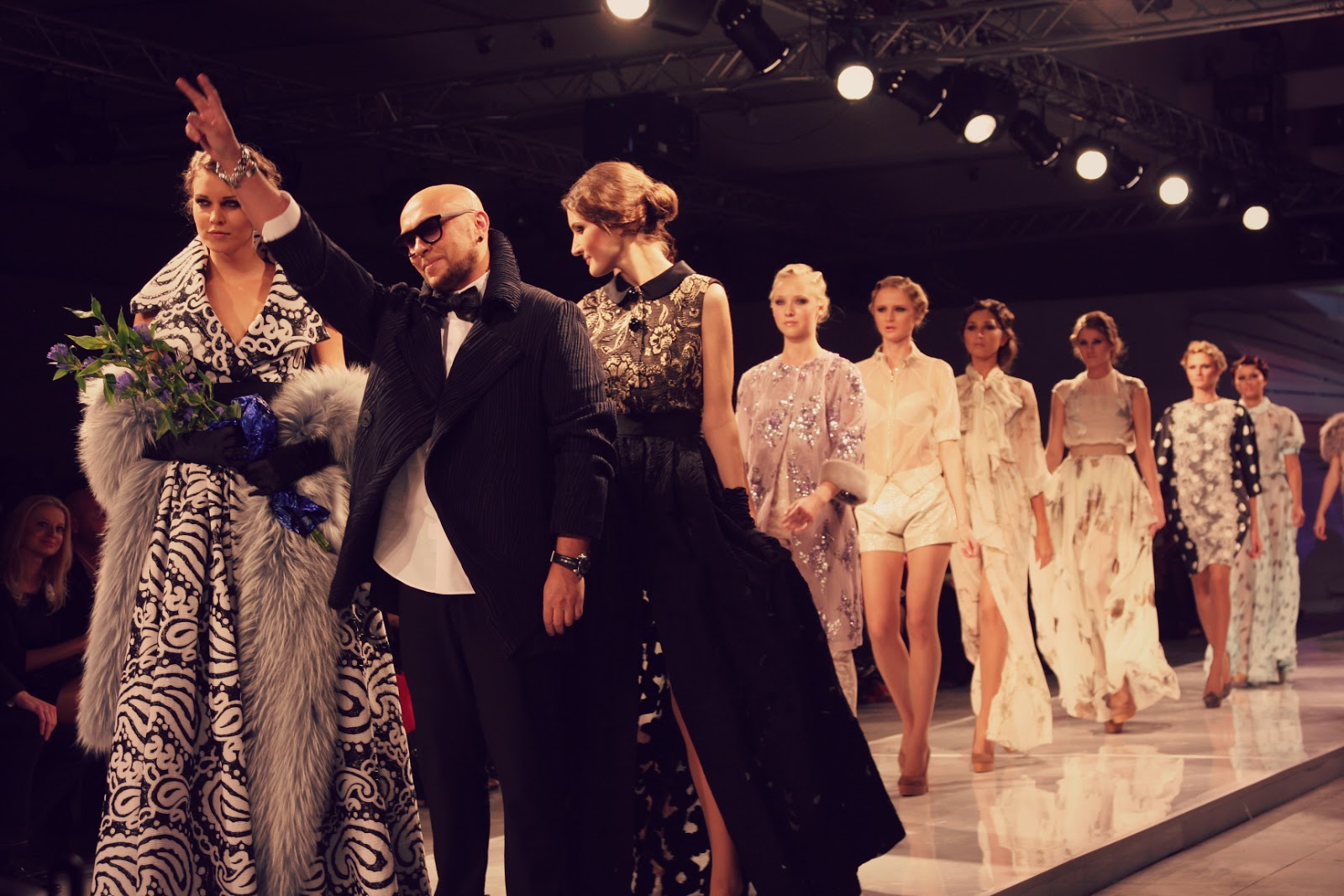 purple insanity: AURORA FASHION WEEK - 17 october